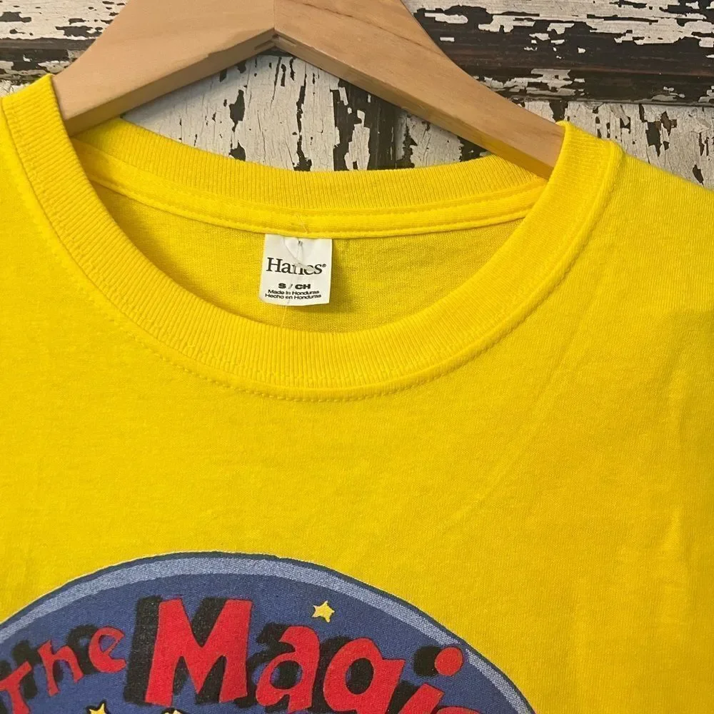 NWOT Retro The Magic School Bus unisex T-shirt. Size small. Wahoo!